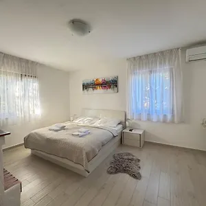 https://flowers-apartments-medulin-fucane-2.in-istria.net